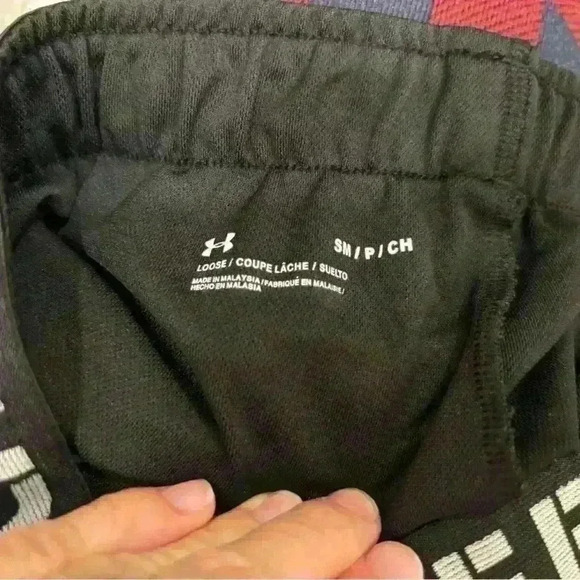 Under Armour Freedom woman’s black shorts size small - Picture 3 of 4